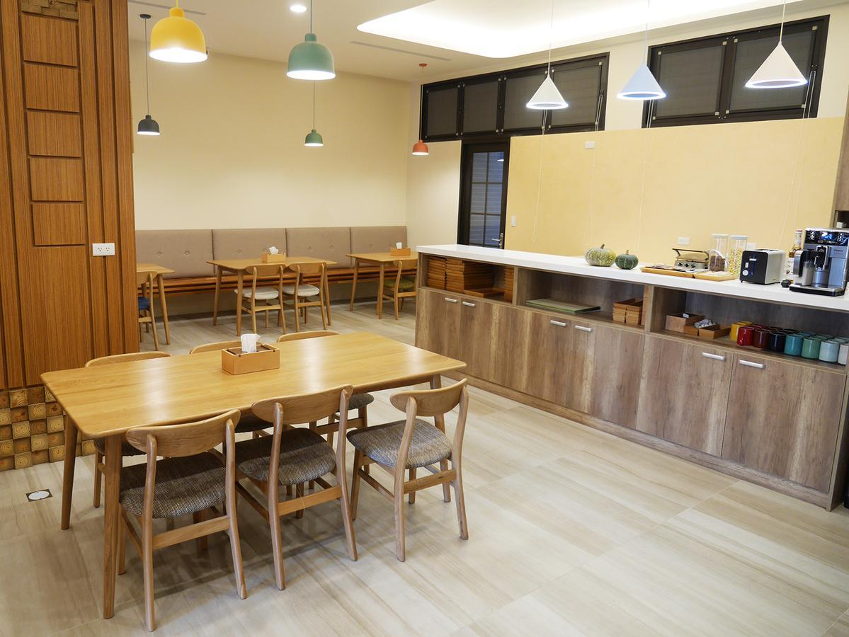 See Moon Homestay Юйчи Экстерьер фото